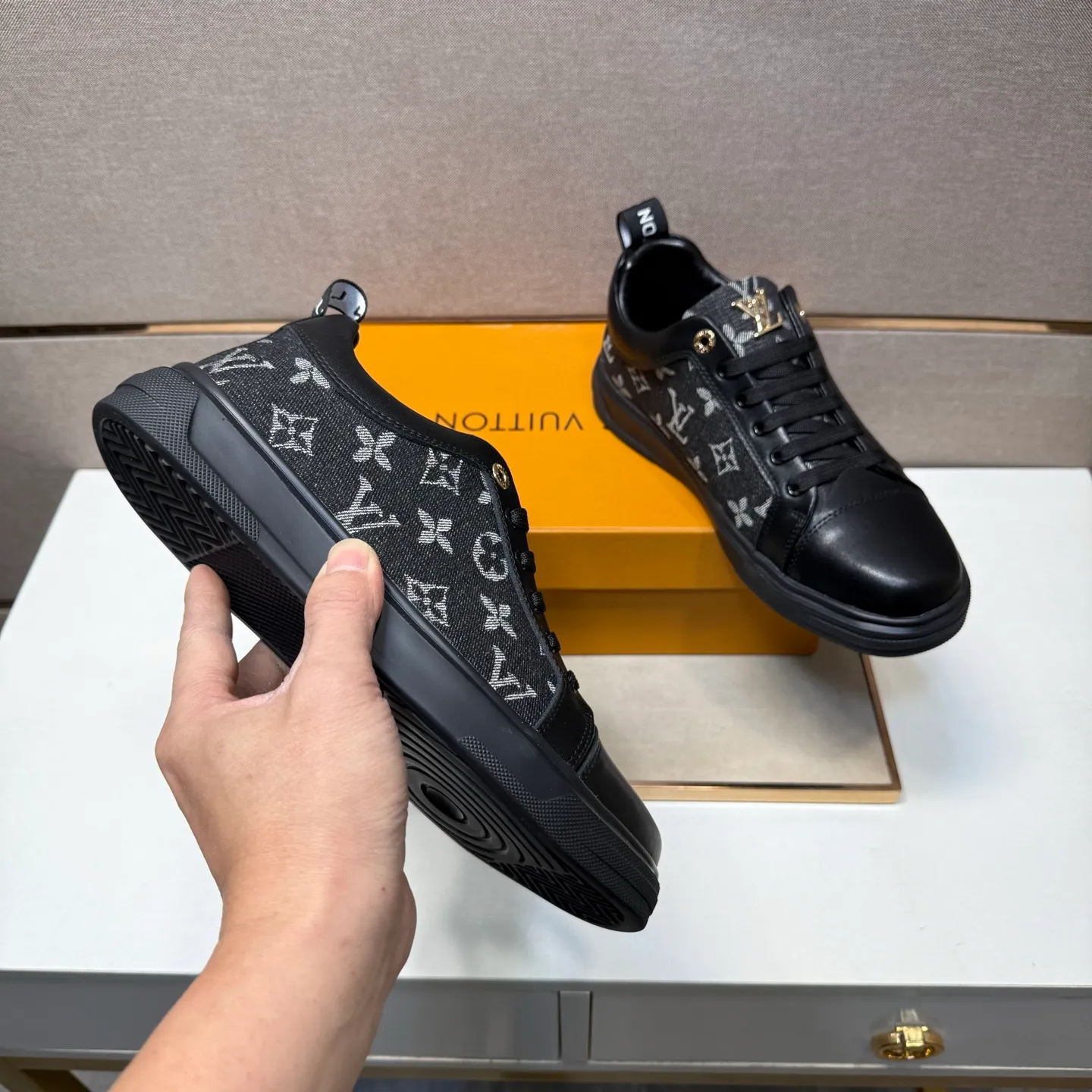 ⬛️Men's shoes 💰p400 [LV～] Men's casual shoes 2025z cabinet sales simultaneously 🔶Size: 38-44#️⃣ 🔷3 colors🔜The upper is made of multi-material splicing ➕Genuine leather lining, comfortable and breathable, sole: original comfortable and wear-resistant outsole, ⚠️real thing📱photographed🎬real thing is better📢📢📢